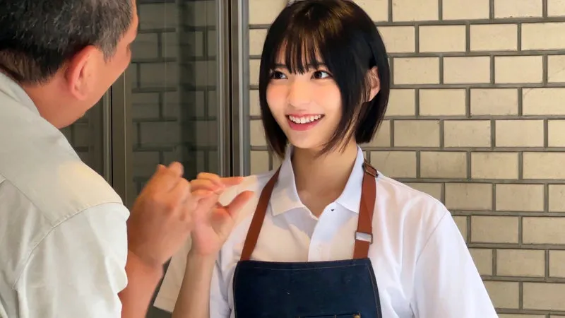 【虹村ゆみ】カフェ店員の黒髪ショート美少女が裸エプロンで中出しセックス smjs102